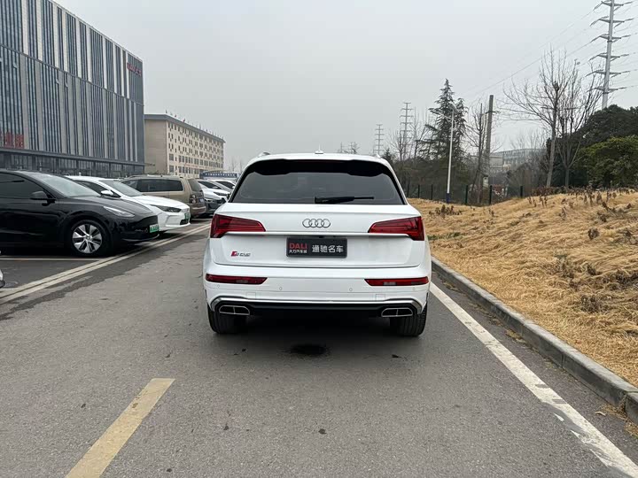 Фото 8 - Audi Q5L