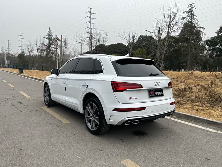 Фото 9 - Audi Q5L