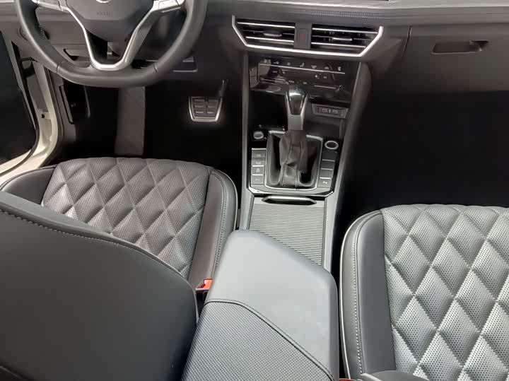 Фото 9 - Volkswagen Sagitar L