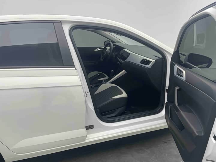 Фото 9 - Volkswagen Polo