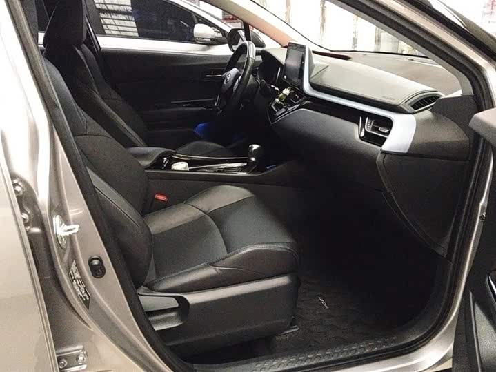 Фото 8 - Toyota Izoa