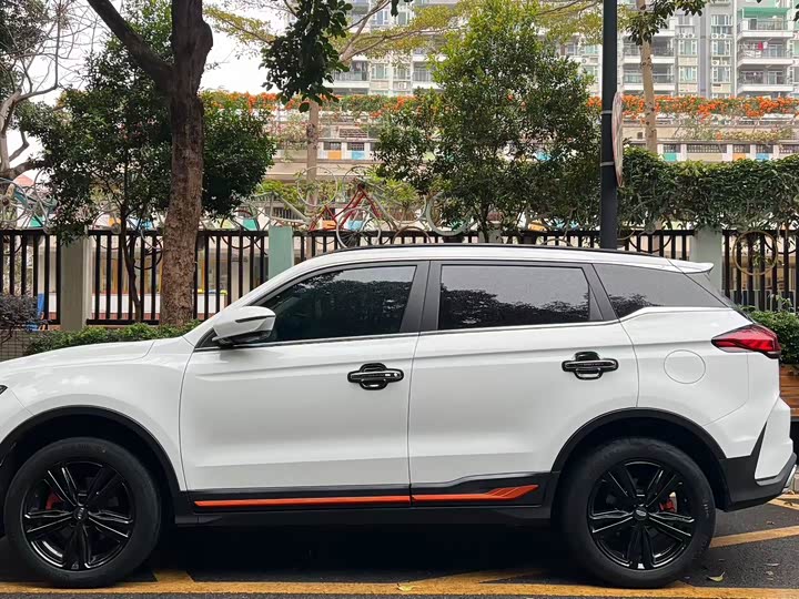 Фото 5 - Geely Atlas