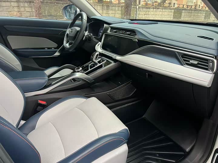 Фото 6 - Geely Atlas