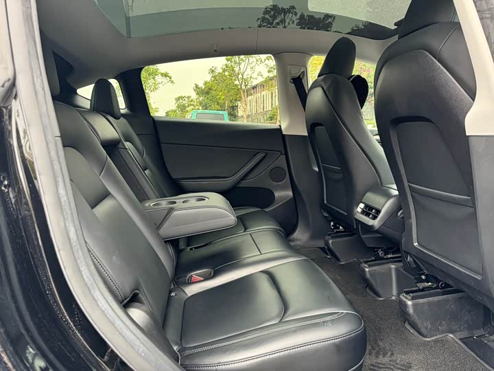 Фото 6 - Tesla Model Y