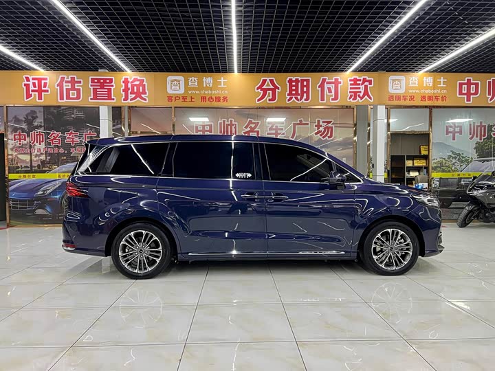 Фото 7 - Roewe iMax 8