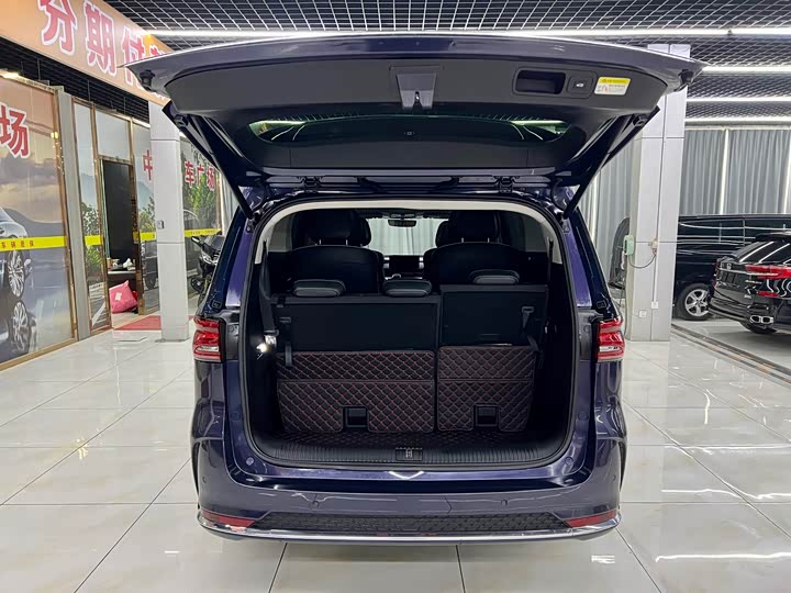 Фото 8 - Roewe iMax 8