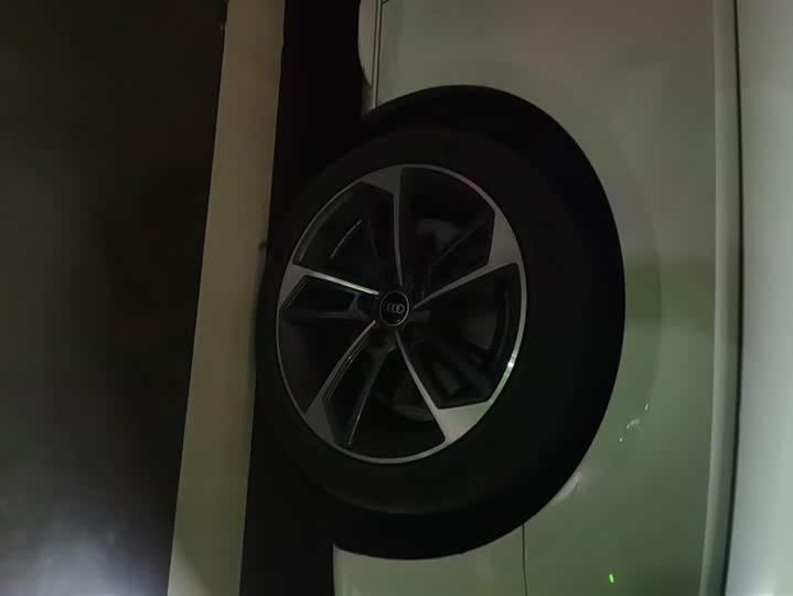 Фото 6 - Audi A4L