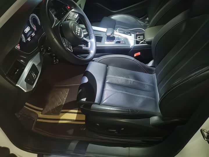 Фото 9 - Audi A4L