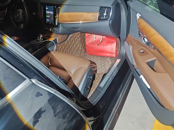 Фото 8 - Volvo S90