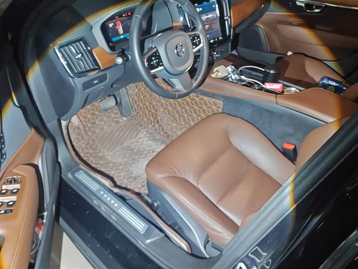 Фото 9 - Volvo S90