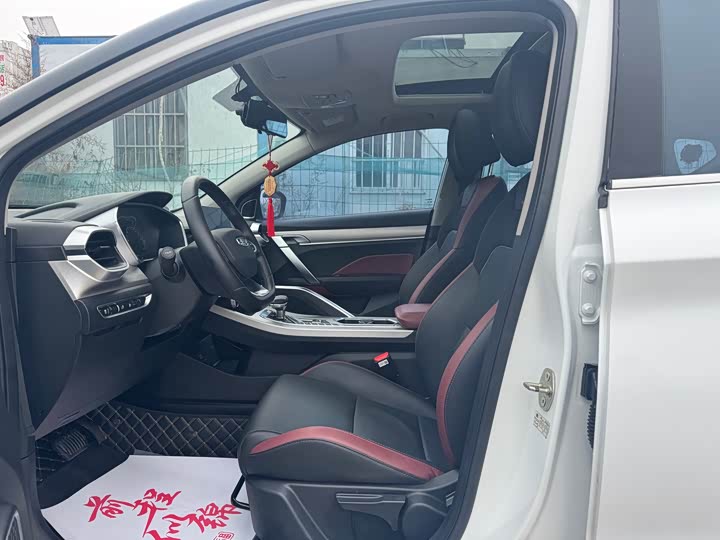 Фото 4 - Geely Coolray