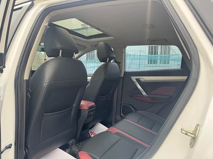 Фото 6 - Geely Coolray