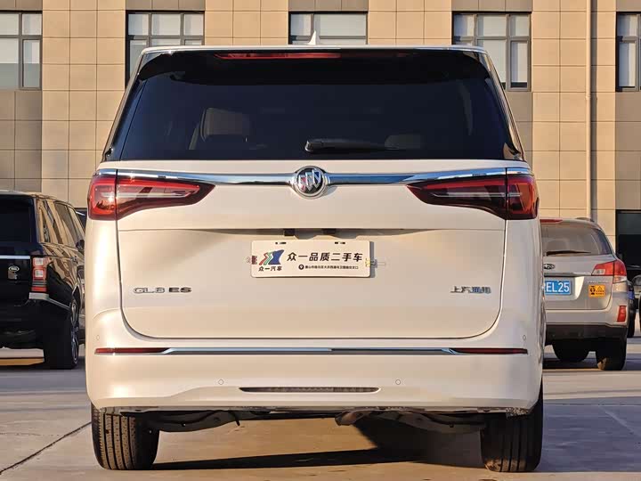 Фото 6 - Buick GL8 ES