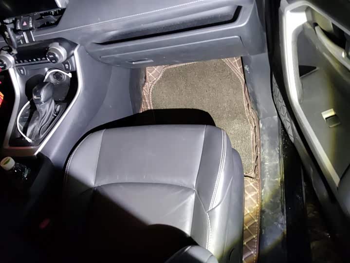 Фото 8 - Toyota Wildlander