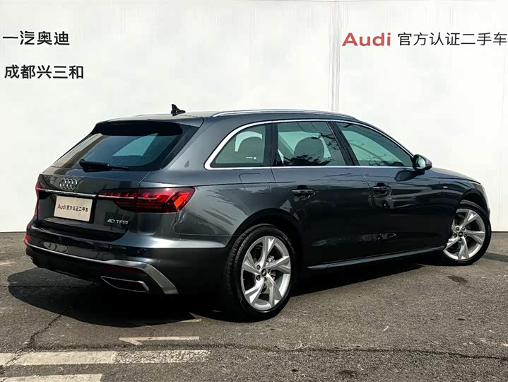 Фото 4 - Audi A4