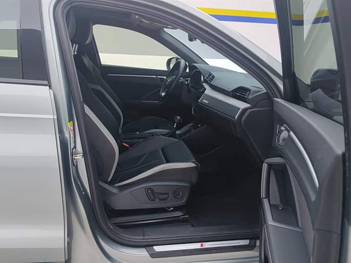 Фото 8 - Audi Q3