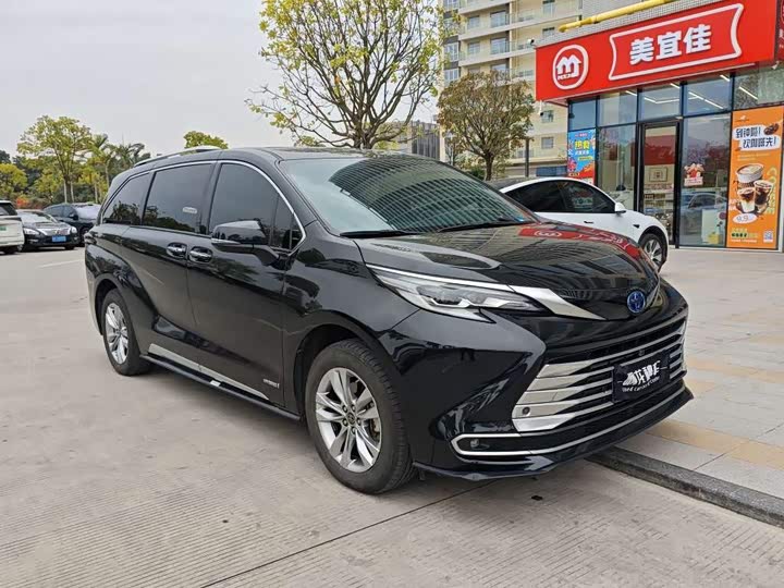 Фото 2 - Toyota Sienna