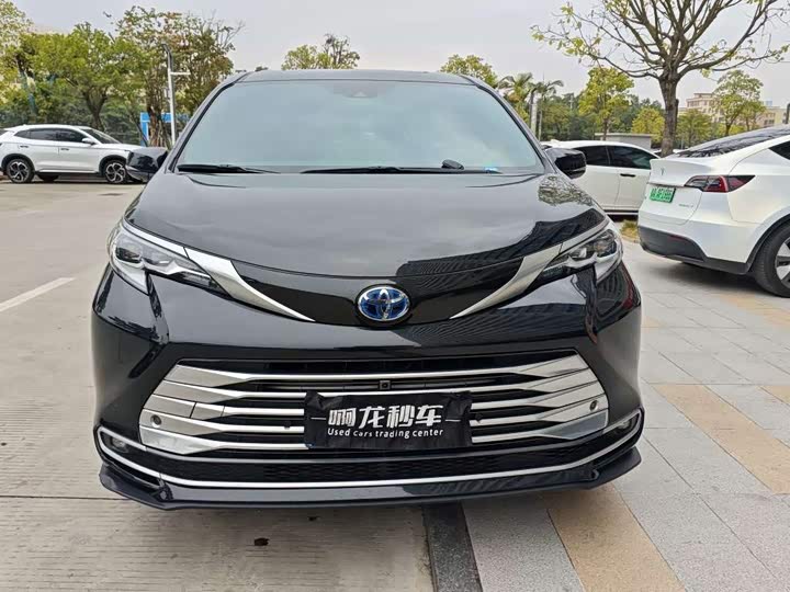 Фото 3 - Toyota Sienna