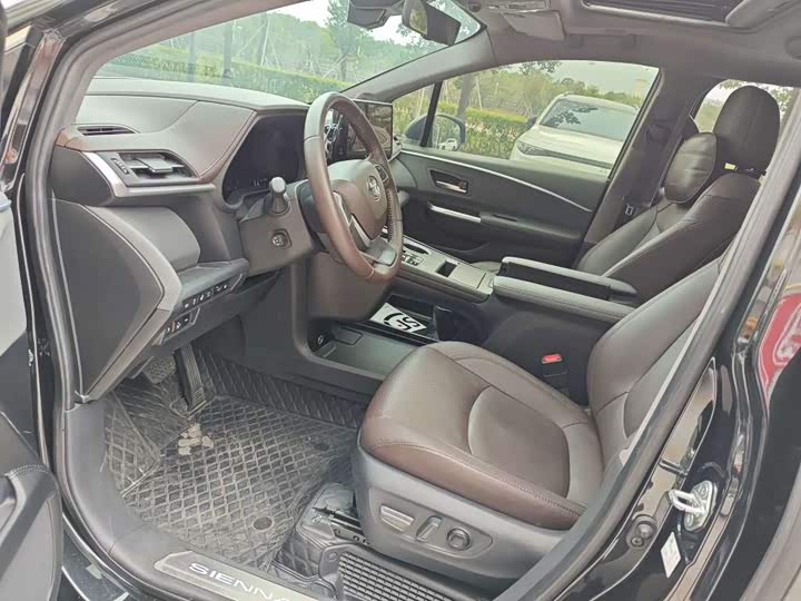 Фото 4 - Toyota Sienna