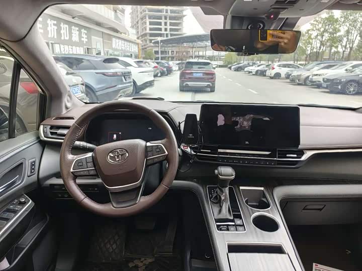 Фото 6 - Toyota Sienna