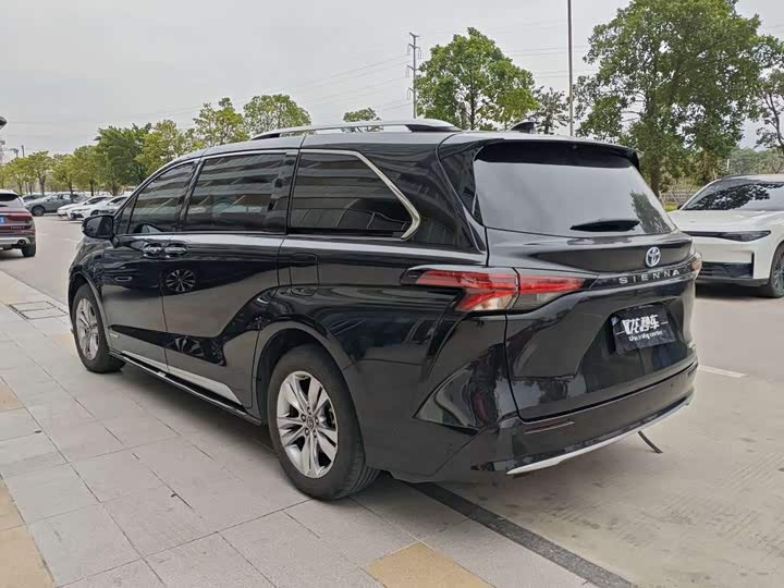 Фото 8 - Toyota Sienna