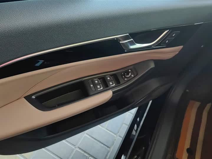 Фото 7 - Bestune B70