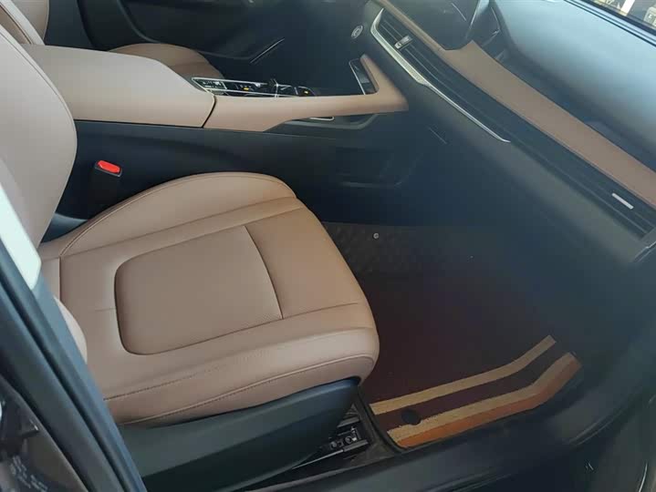 Фото 8 - Bestune B70