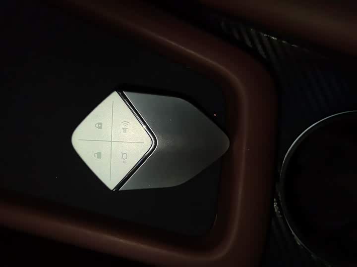 Фото 9 - Changan Deepal SL03