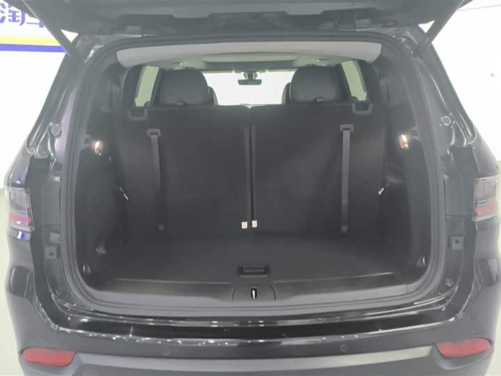 Фото 4 - Jeep Grand Commander