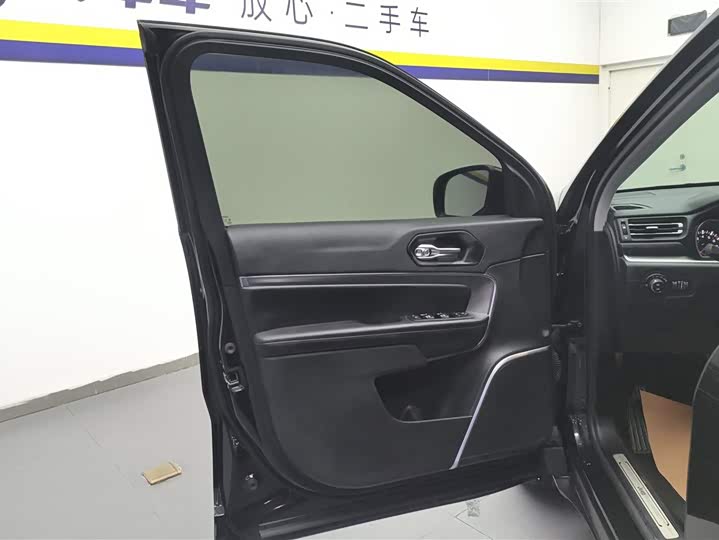 Фото 7 - Jeep Grand Commander