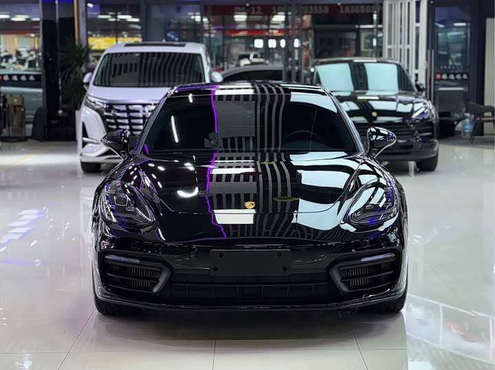 Фото 2 - Porsche Panamera