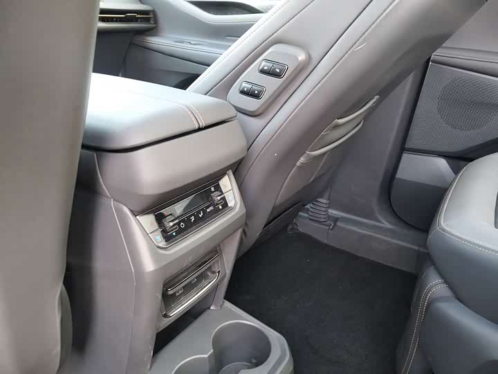 Фото 9 - Ford Edge