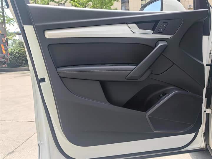 Фото 5 - Audi Q5L