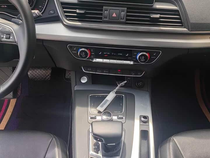 Фото 8 - Audi Q5L