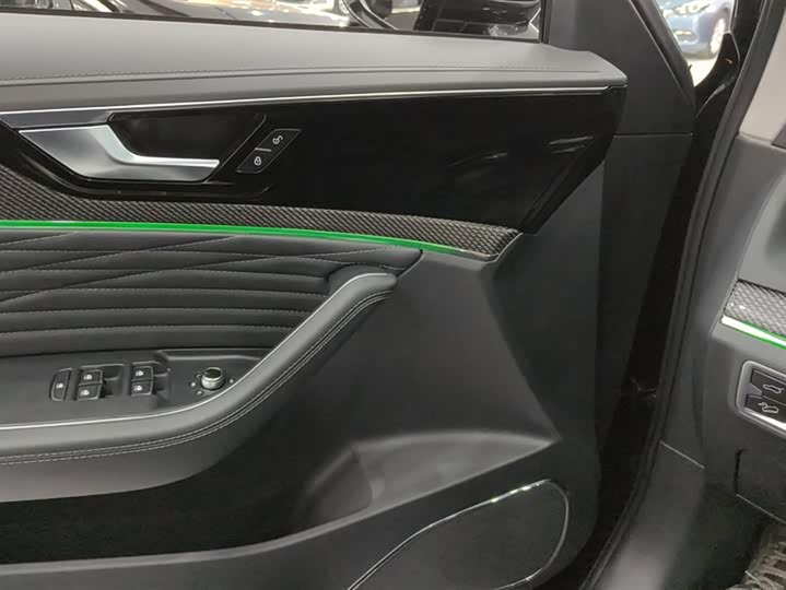 Фото 7 - Hongqi HS5