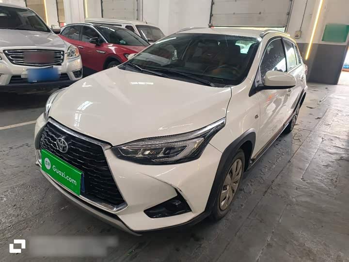 Фото 1 - Toyota Yaris L Hatchback