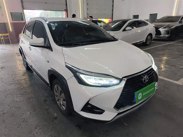 Фото 4 - Toyota Yaris L Hatchback