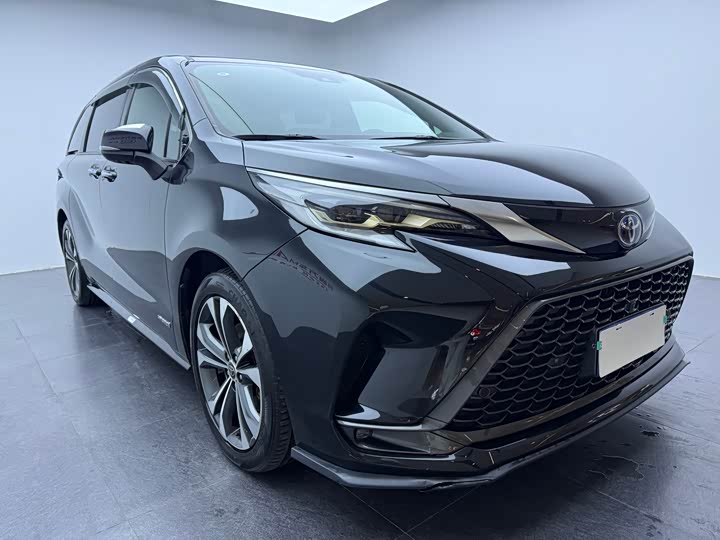 Фото 3 - Toyota Granvia