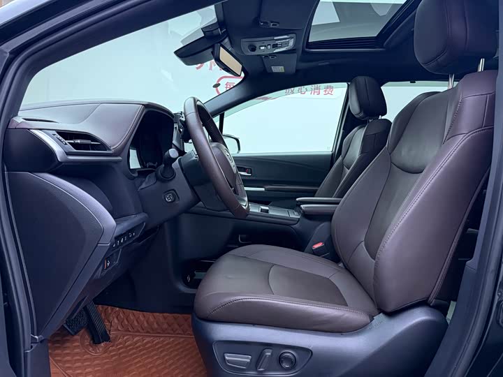 Фото 4 - Toyota Granvia