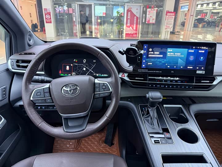 Фото 6 - Toyota Granvia