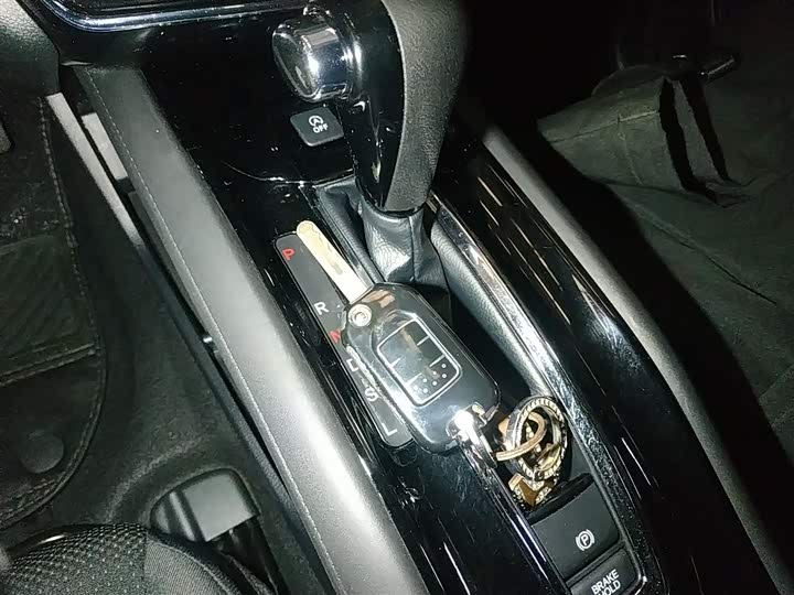 Фото 9 - Honda Vezel