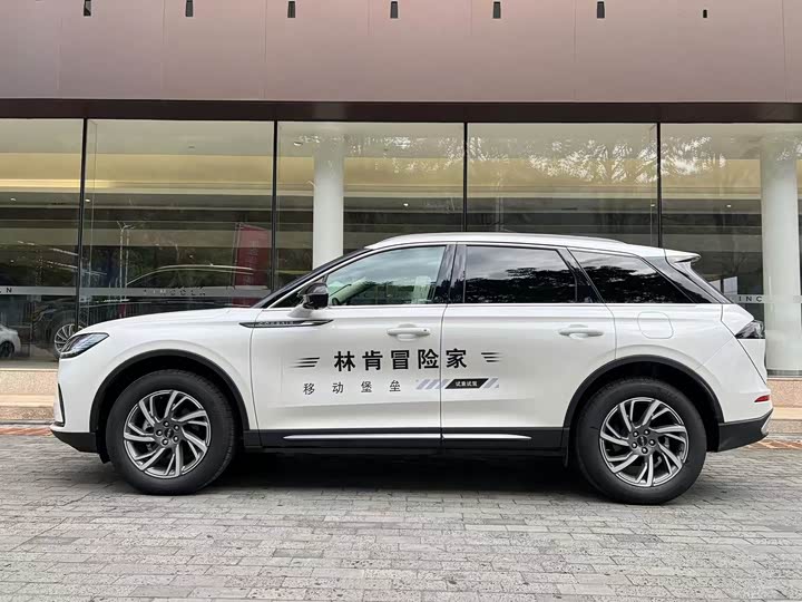 Фото 3 - Lincoln Corsair