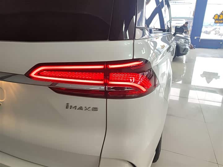 Фото 8 - Roewe iMax 8 EV