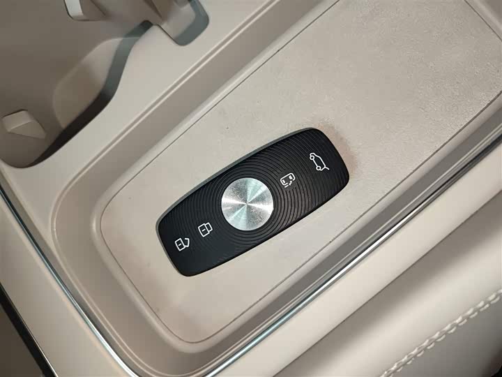 Фото 9 - Roewe iMax 8 EV