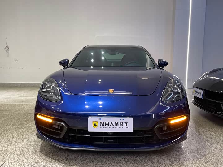 Фото 2 - Porsche Panamera