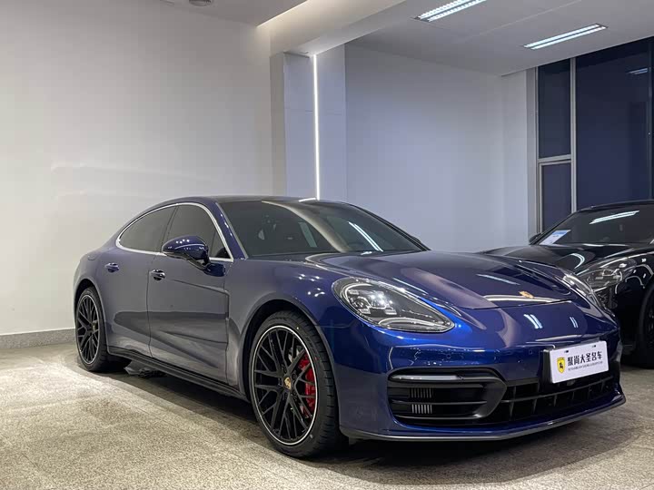 Фото 3 - Porsche Panamera