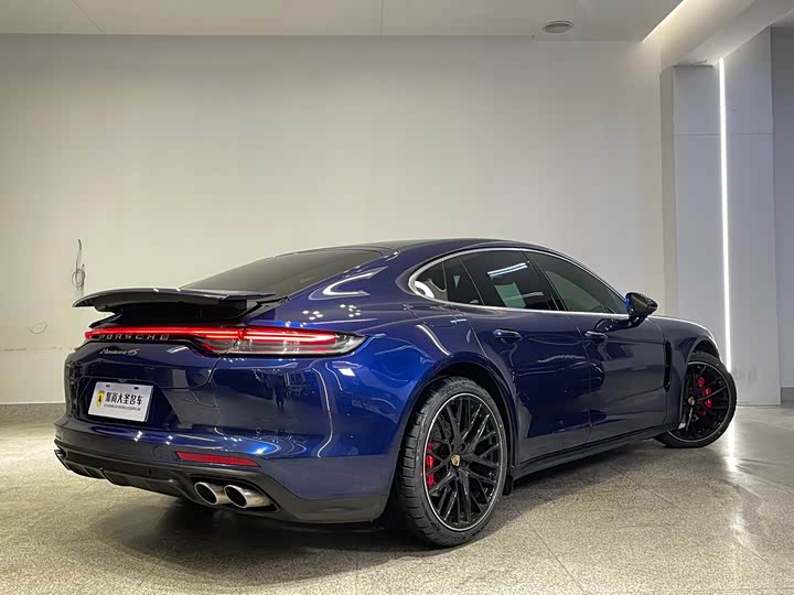 Фото 9 - Porsche Panamera