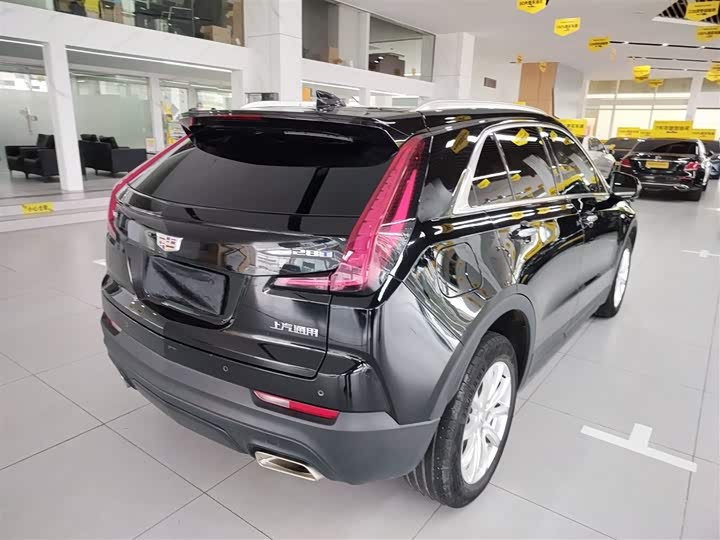 Фото 8 - Cadillac XT4