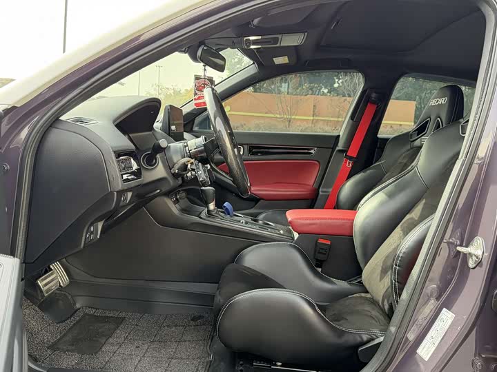 Фото 8 - Honda Civic