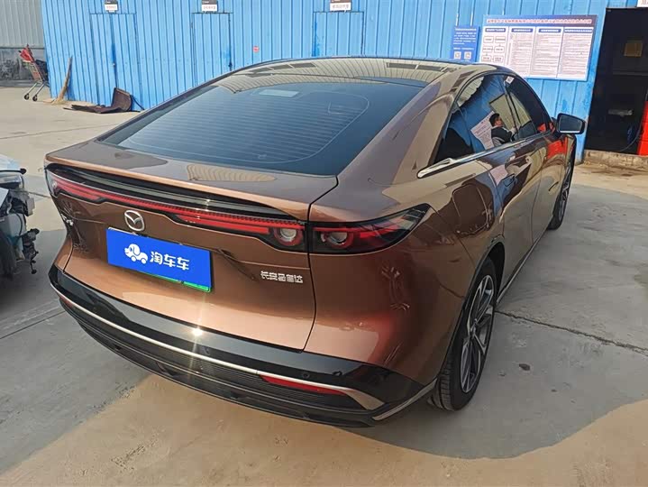 Фото 3 - Mazda EZ-6